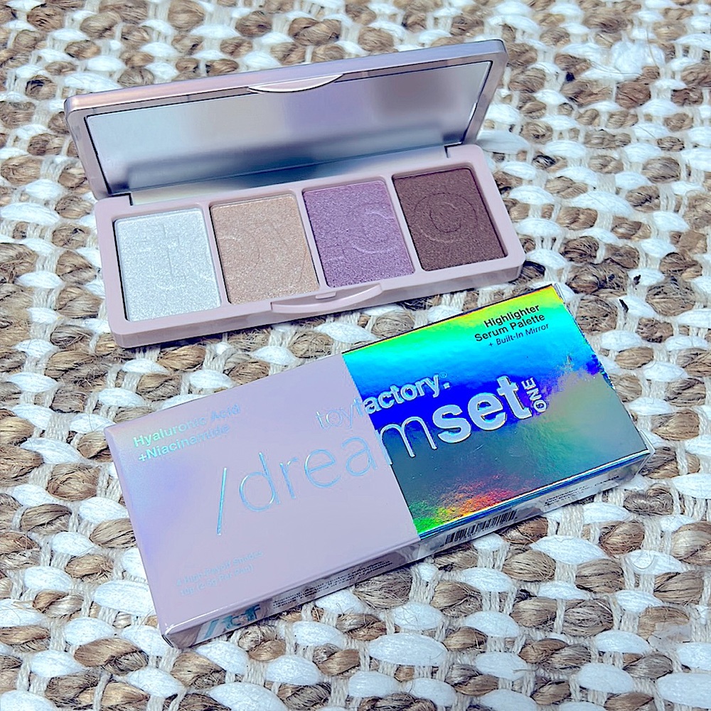 NIB Toyfactory Serum Highlighter Palette